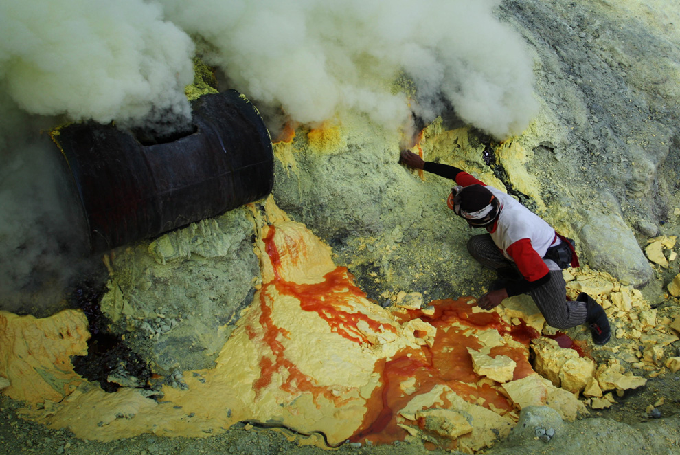 sulfur-mining-indonesia-11