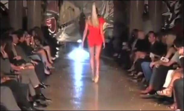 Падения моделей на подиуме