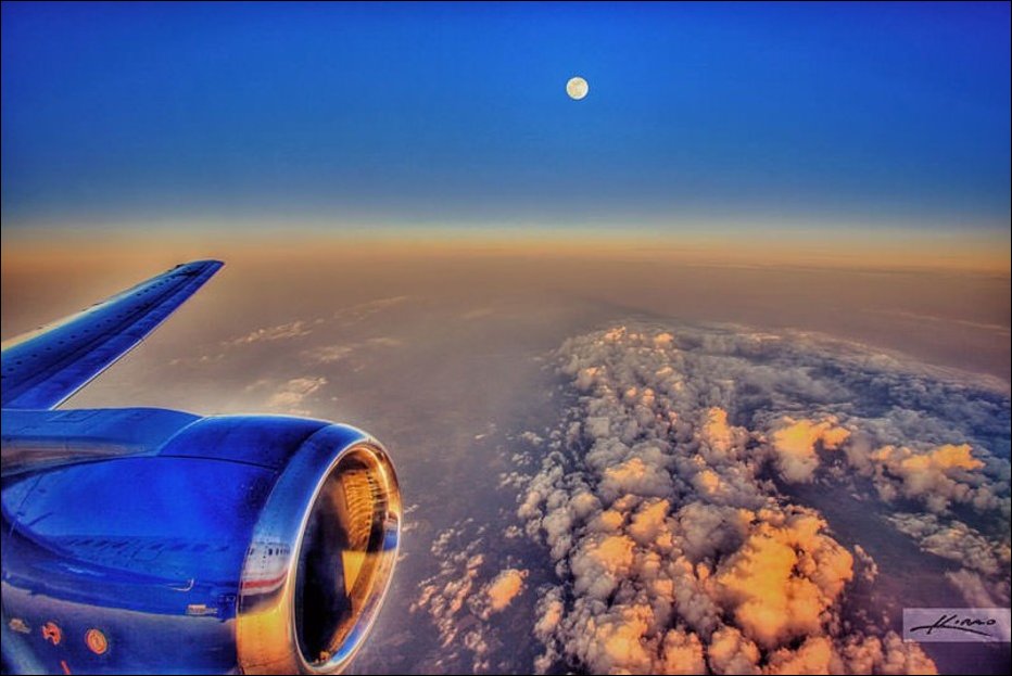 Под крылом самолета