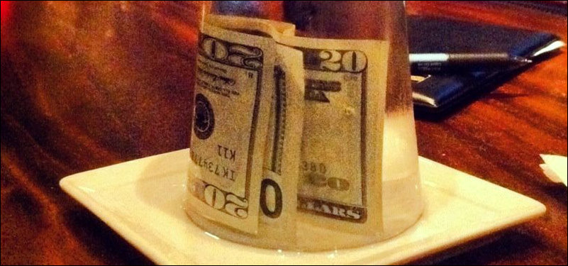 Чаевые для официанта