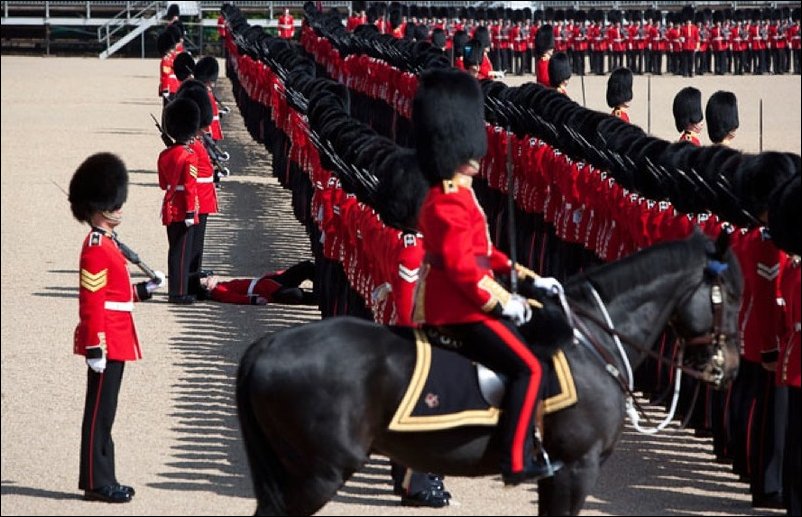 Обмороки на парадах и церемониях