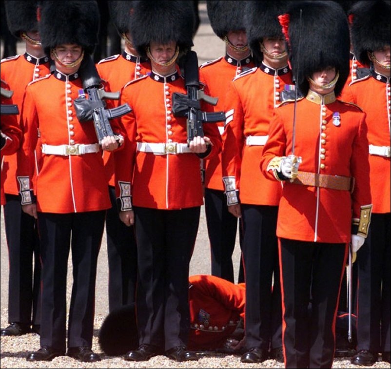 Обмороки на парадах и церемониях