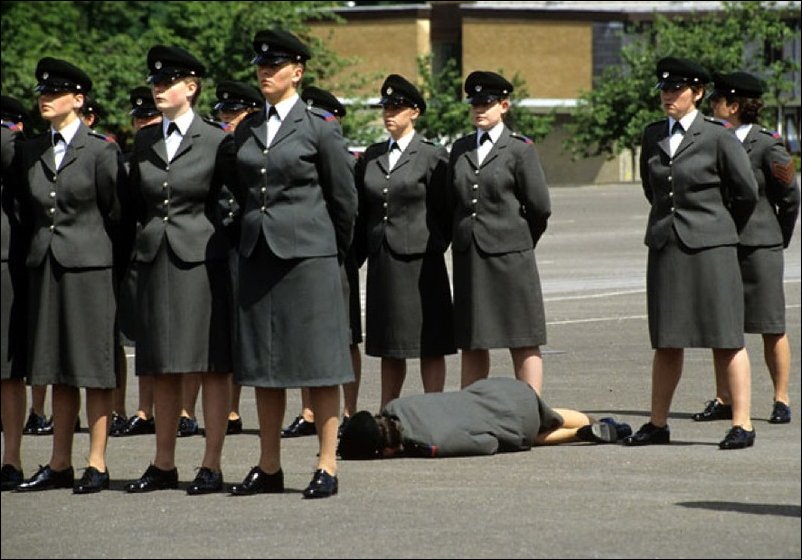 Обмороки на парадах и церемониях