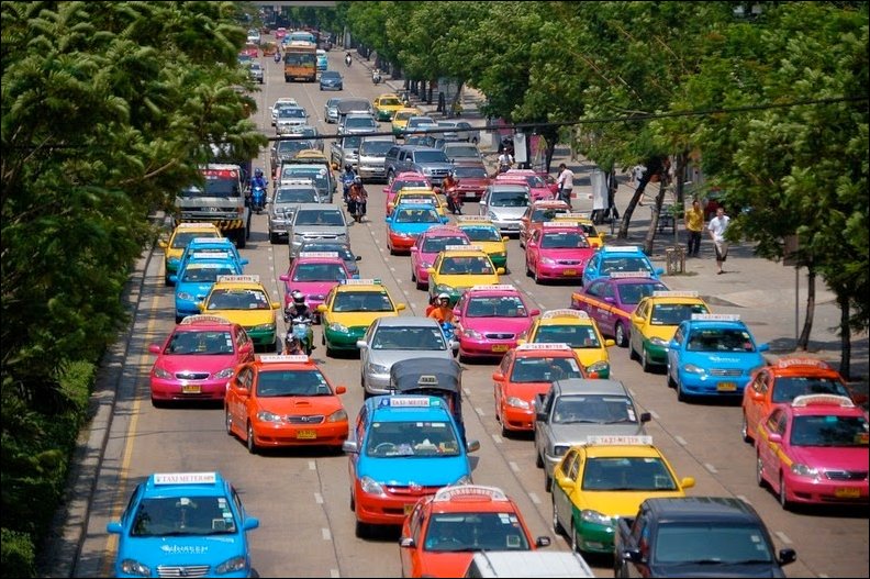 Разноцветное такси Бангкока