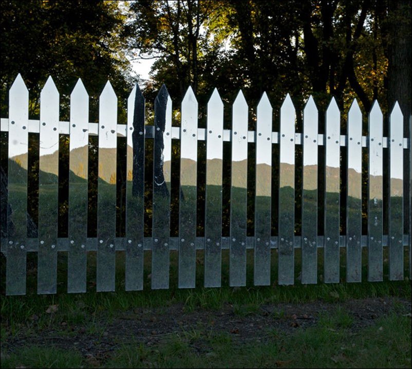 Зеркальный забор