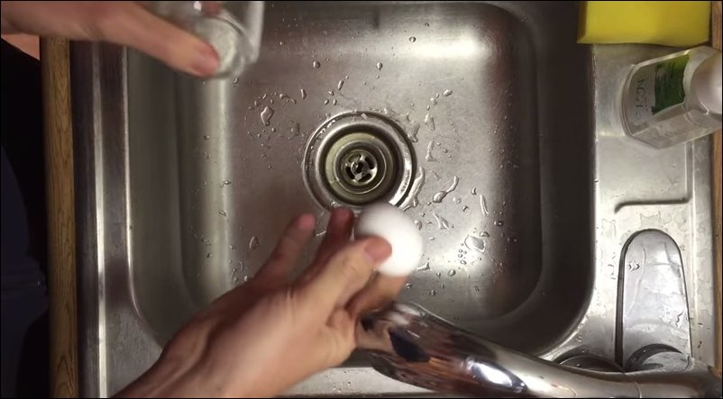 почистить яйцо за 5 секунд