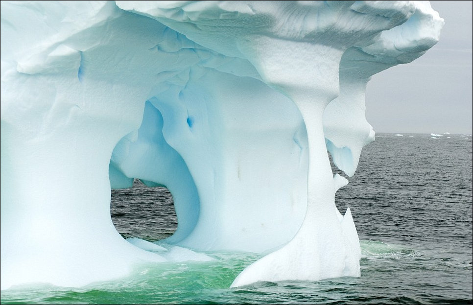 Айсберг у берегов Антарктиды