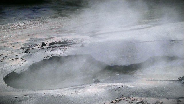 В Киеве улица превратилась в кипящую реку