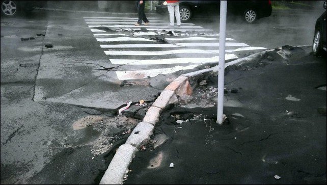 В Киеве улица превратилась в кипящую реку