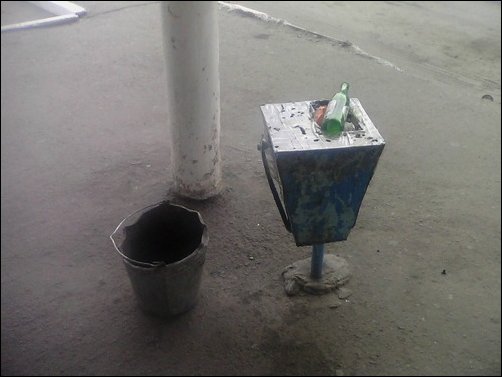 Мусорные урны в полиэтилене