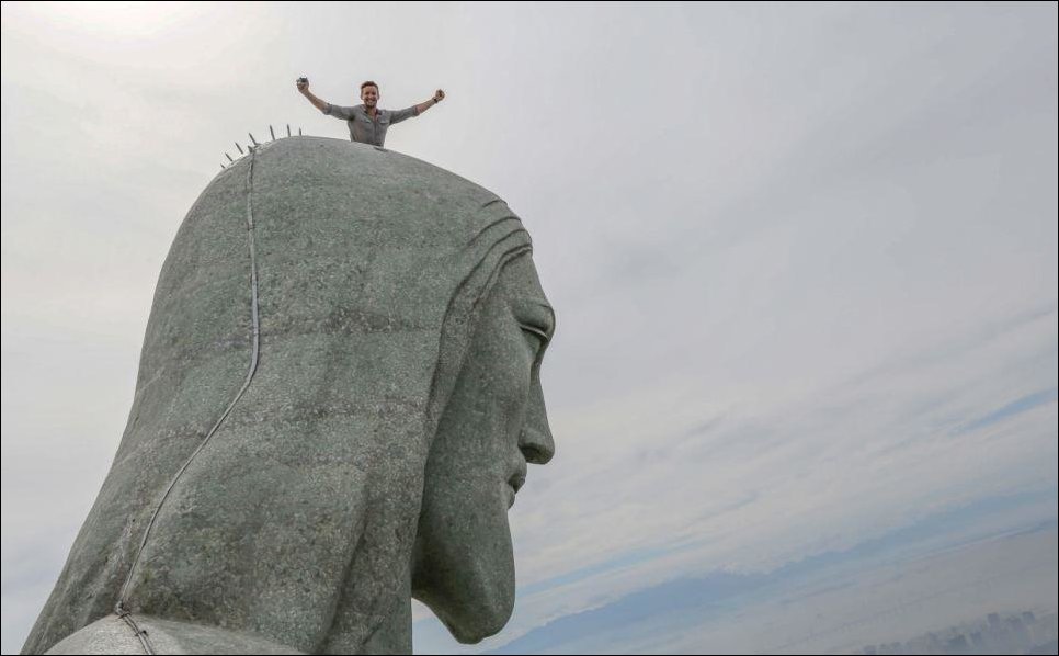 Селфи на вершине статуи Христа в Бразилии