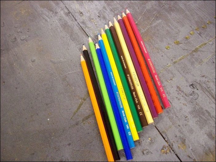 Колечко из цветных карандашей