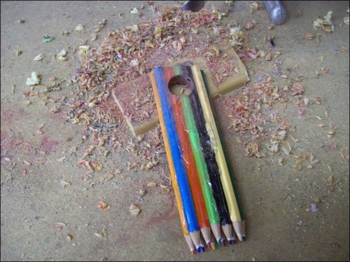Колечко из цветных карандашей