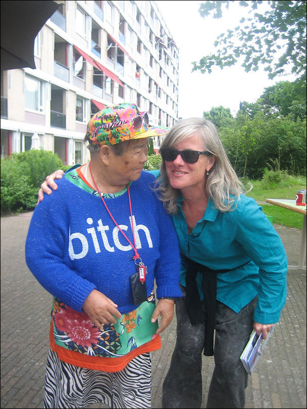 надписи на футболках