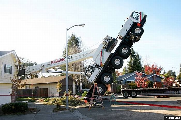 crane-smashes-house-05