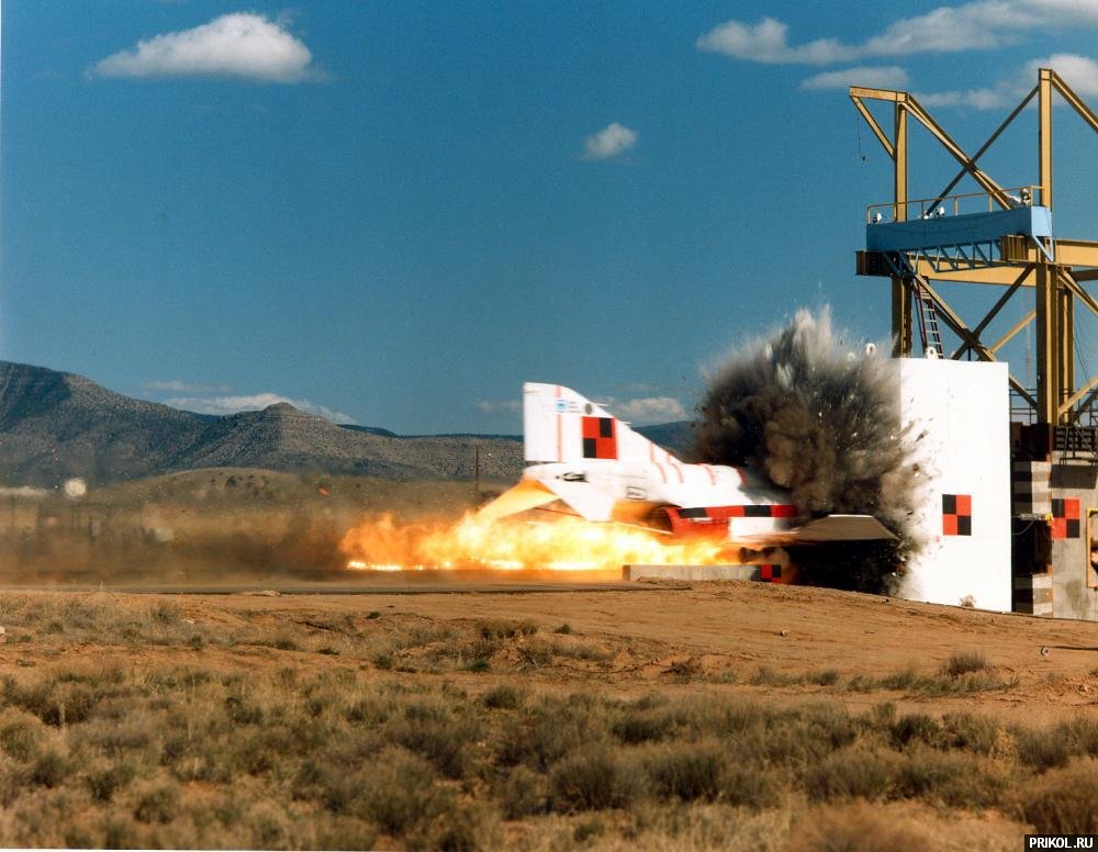 f4-phantom-crash-03