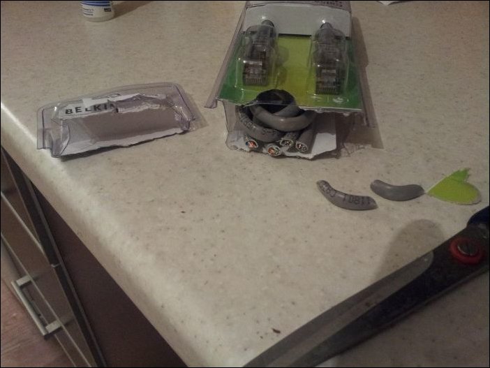 Как не нужно вскрывать пластиковую упаковку