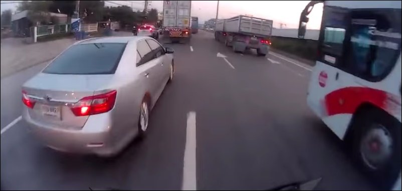 Везучий скутерист