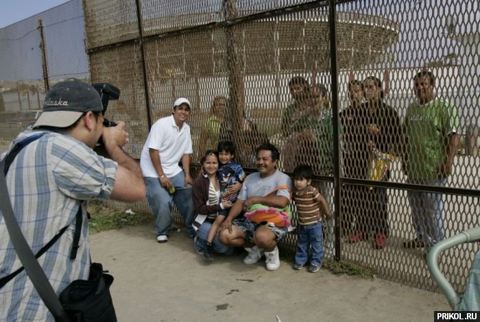 usa-mexico-border-13