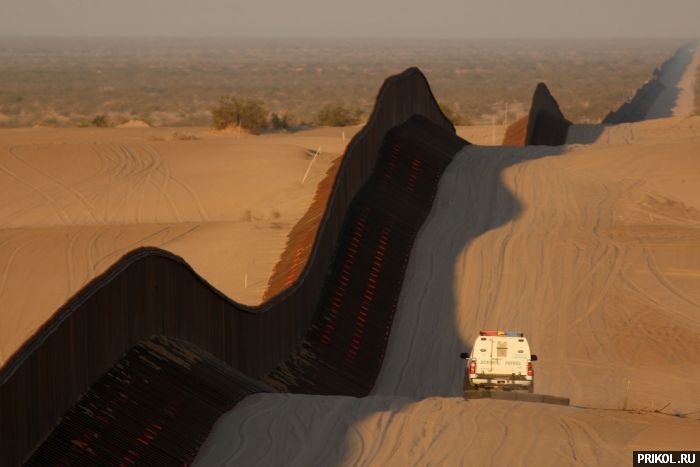 usa-mexico-border-16