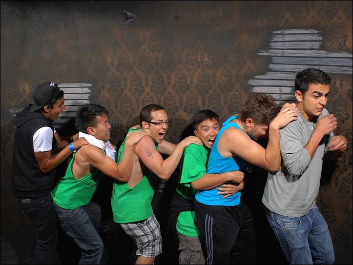 Фото посетителей аттракциона ужасов