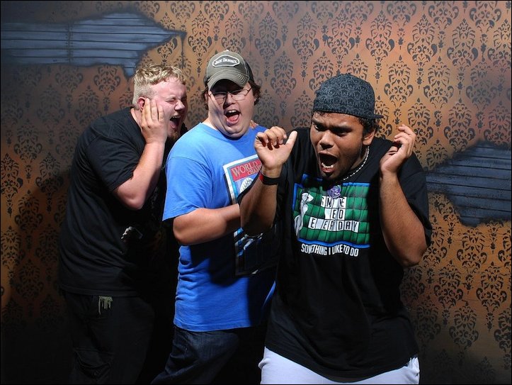 Фото посетителей аттракциона ужасов