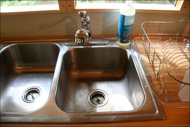 Дом на колесах из старого школьного автобуса