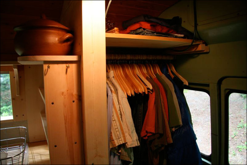 Дом на колесах из старого школьного автобуса