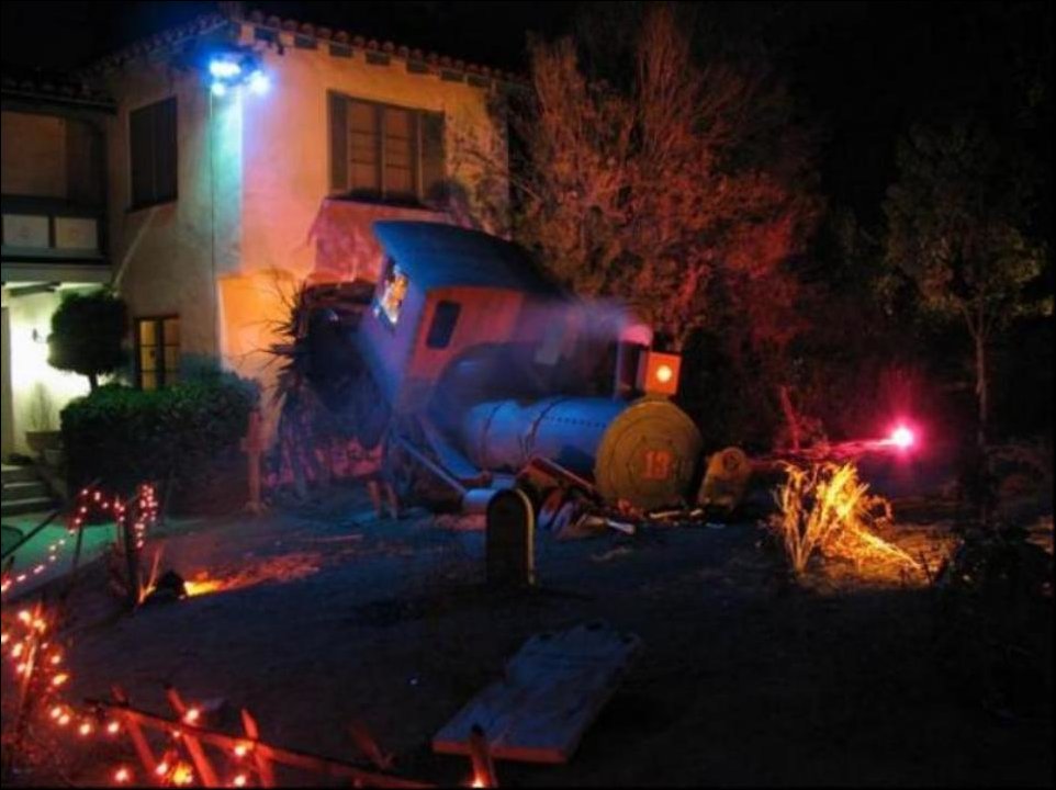 Украшение домов на Хэллоуин