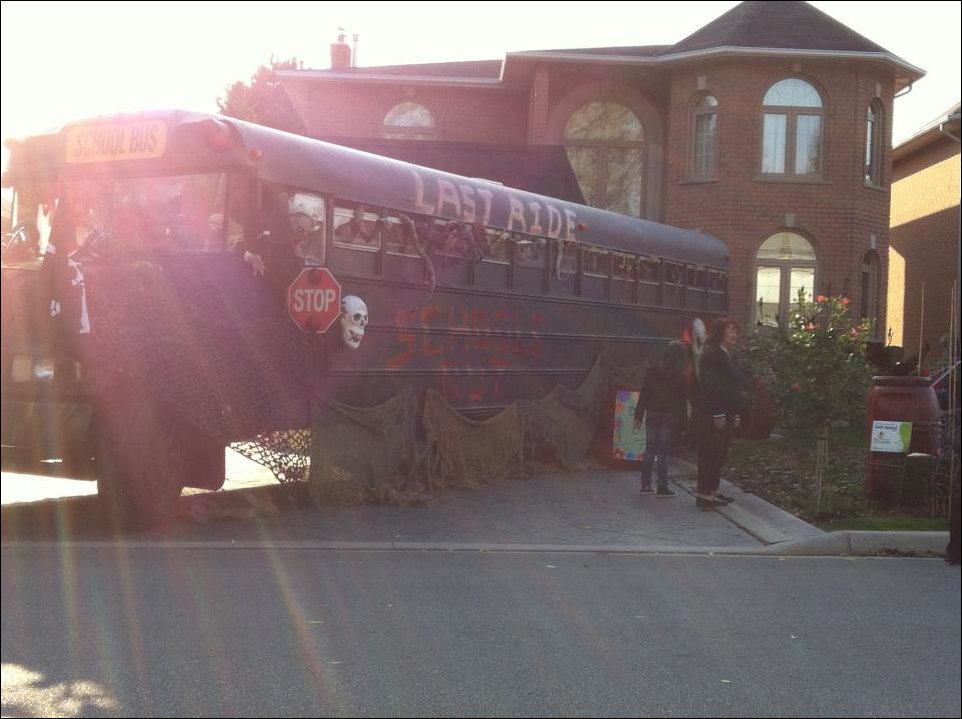 Украшение домов на Хэллоуин