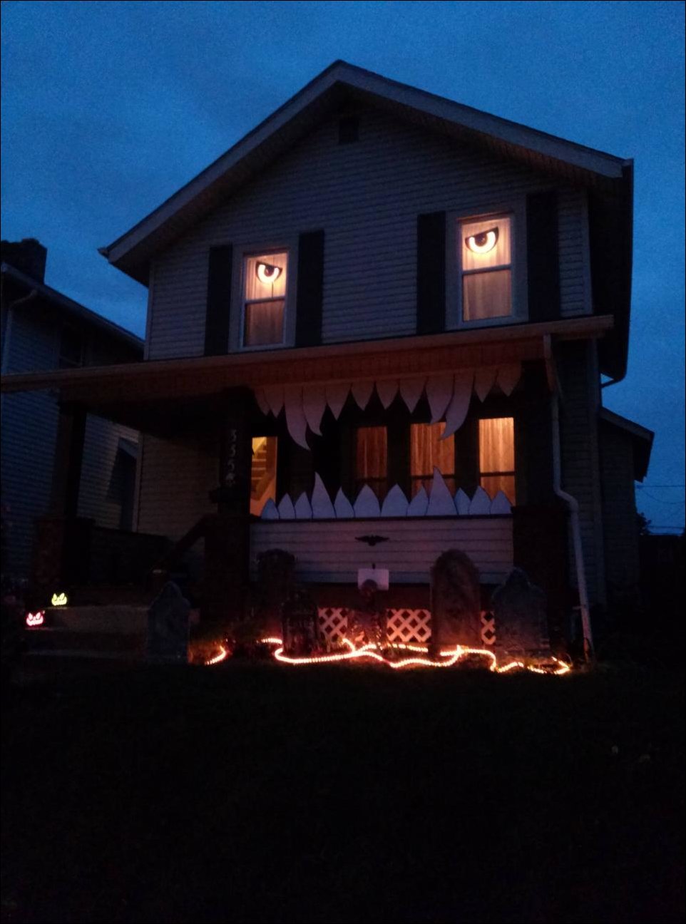 Украшение домов на Хэллоуин