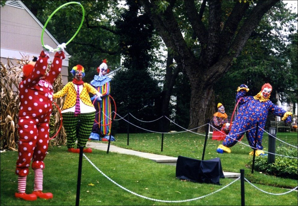 Украшение домов на Хэллоуин