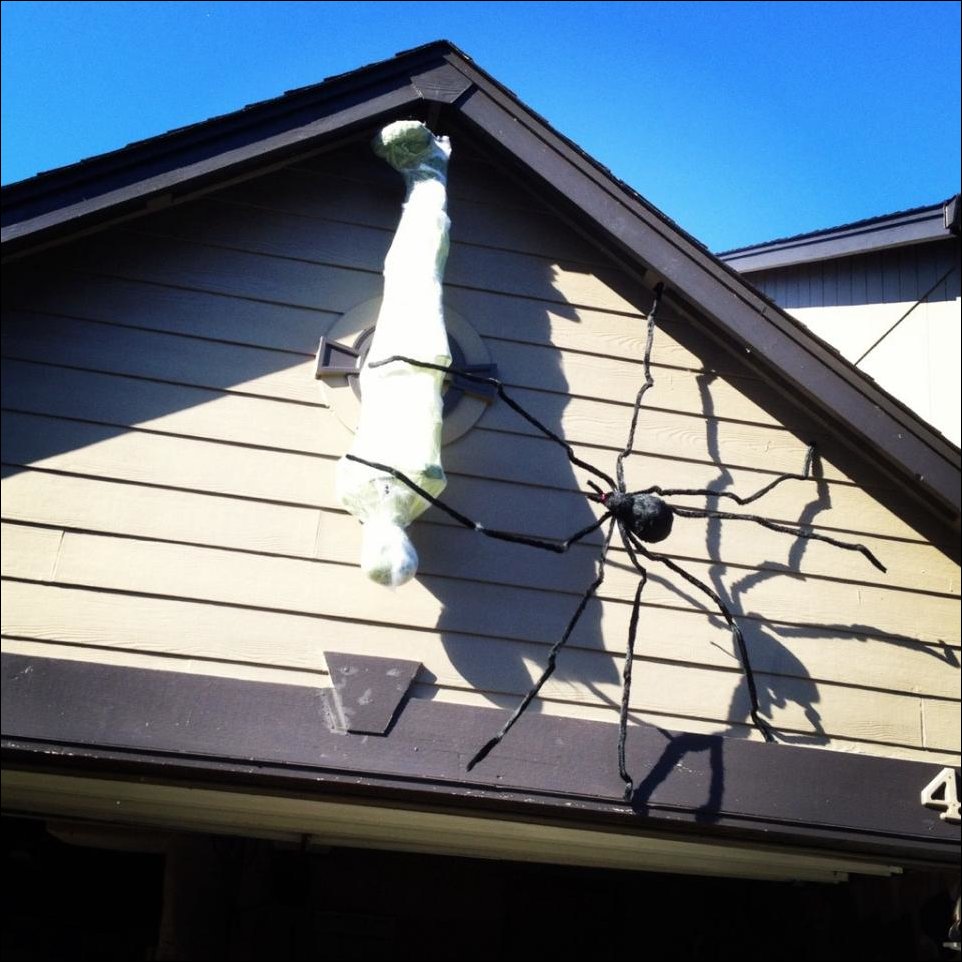 Украшение домов на Хэллоуин