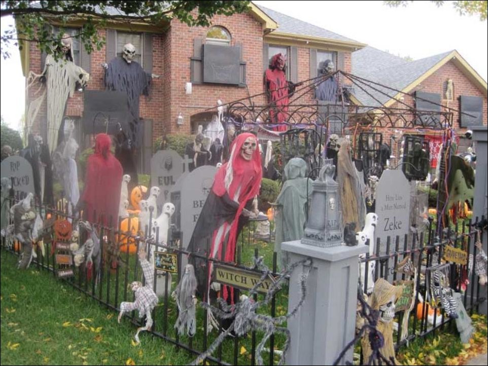 Украшение домов на Хэллоуин