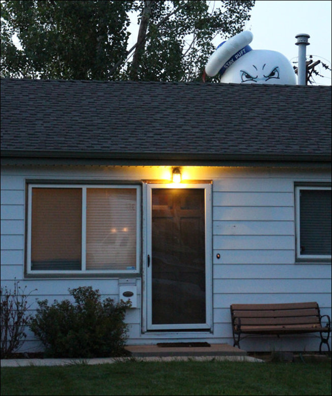 Украшение домов на Хэллоуин