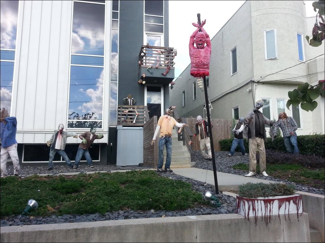 Украшение домов на Хэллоуин