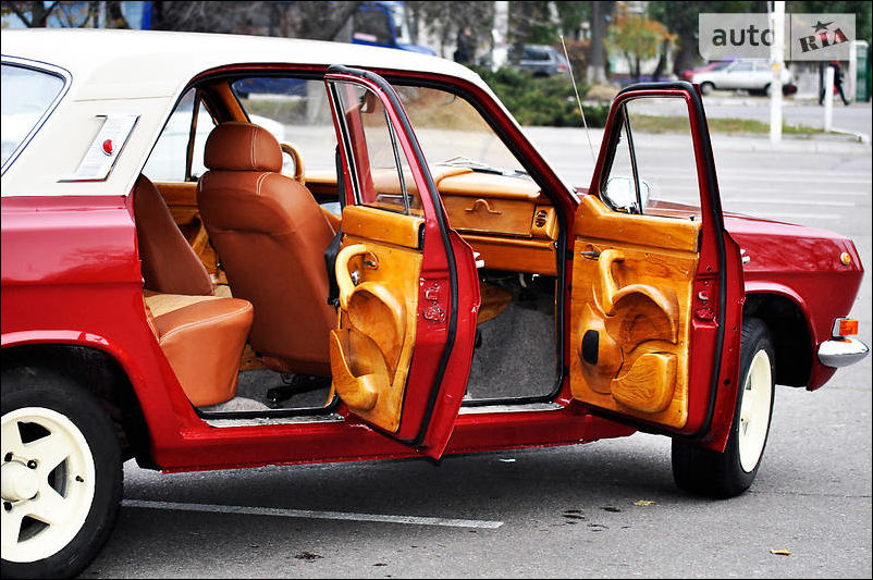 Единственная в мире Волга с деревянным салоном (5 фото)