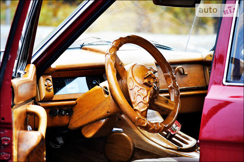 Единственная в мире Волга с деревянным салоном (5 фото)