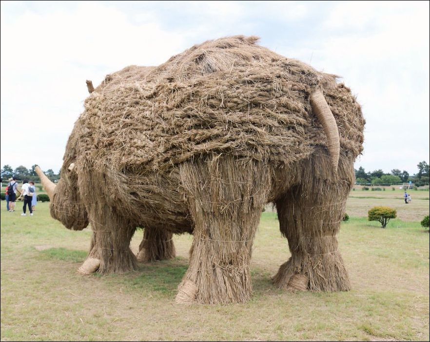 соломенные скульптуры