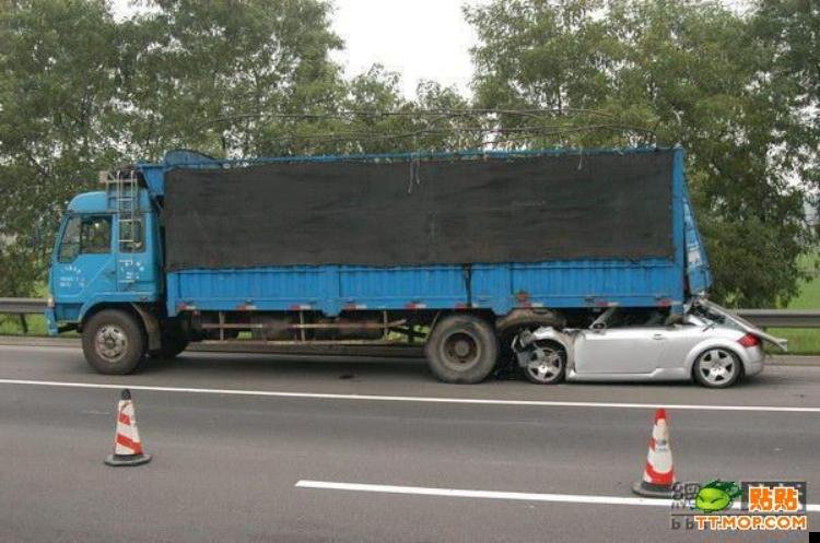 china-car-accident-01