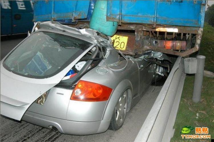 china-car-accident-03