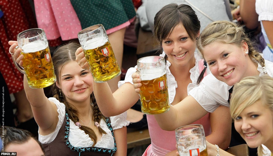 Красивая молодая немка. Октоберфест девушки. Девушка с пивом. Пиво Германия.