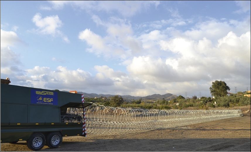 Мобильный забор из колючей проволоки