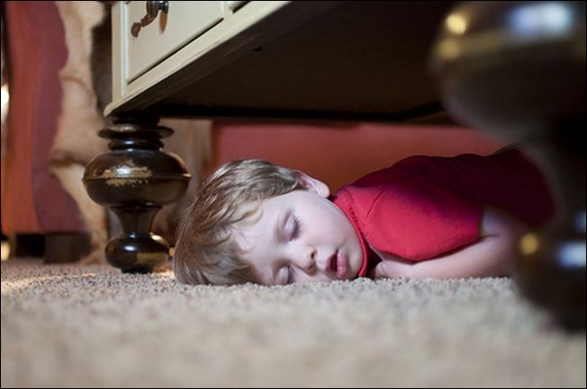 Малыши могут уснуть где угодно (20 фото)