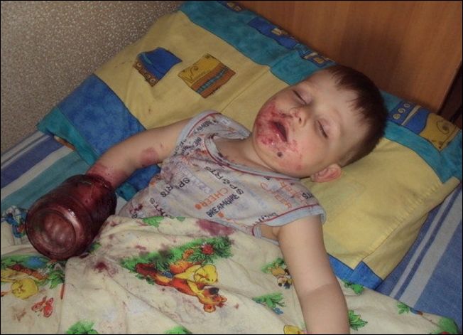 Малыши могут уснуть где угодно (20 фото)