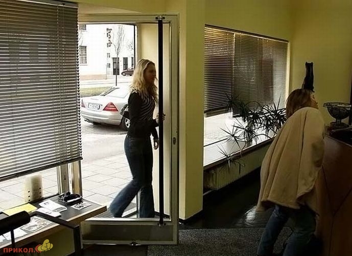 golaya-v-parikmaherskoy-02