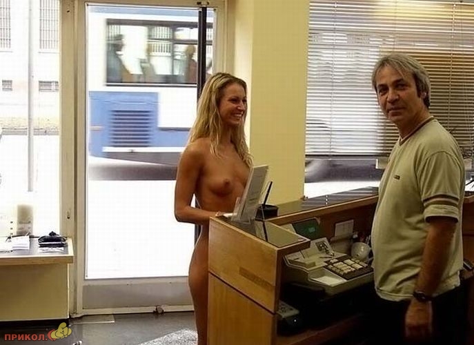 golaya-v-parikmaherskoy-23