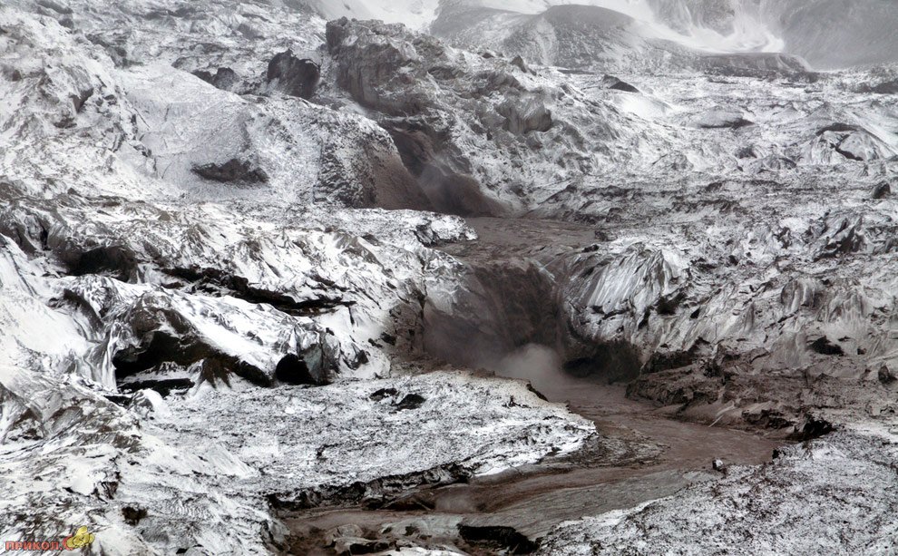 mount-redoubt-volcano-26