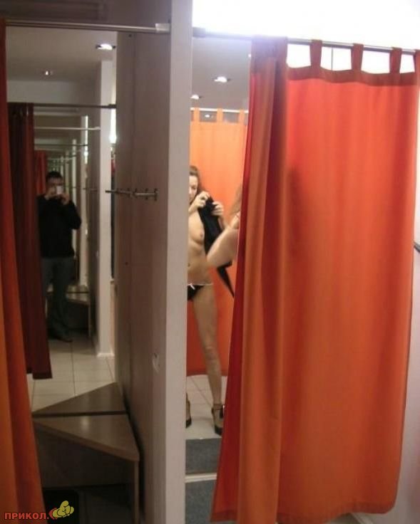 devushka-v-primerochnoy-02