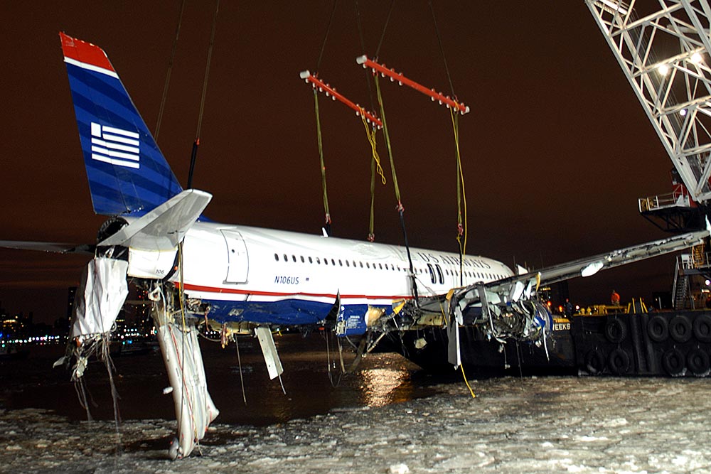 поднятие самолета из Гудзона